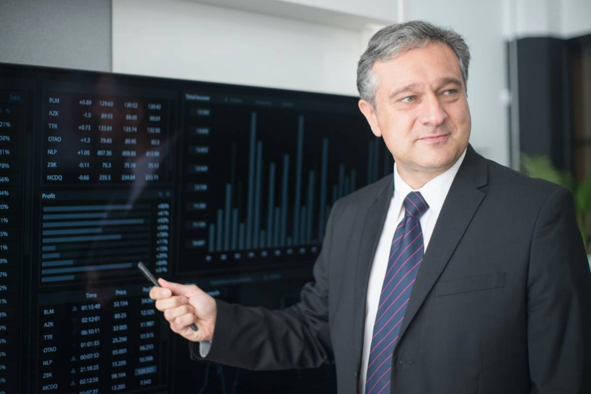 How Economic Trends Affect Personal Finances and Investments