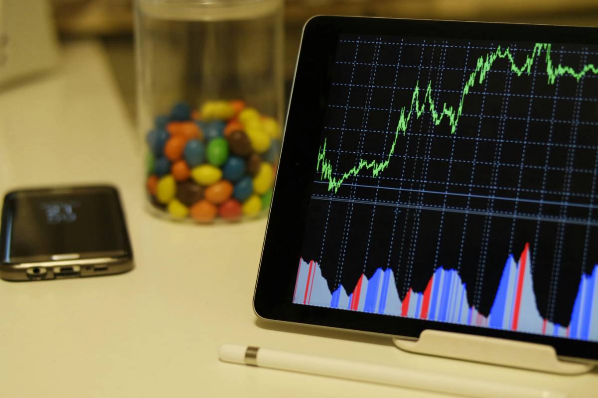 Dividend Stocks vs. Growth Stocks: Where’s the Best Opportunity?